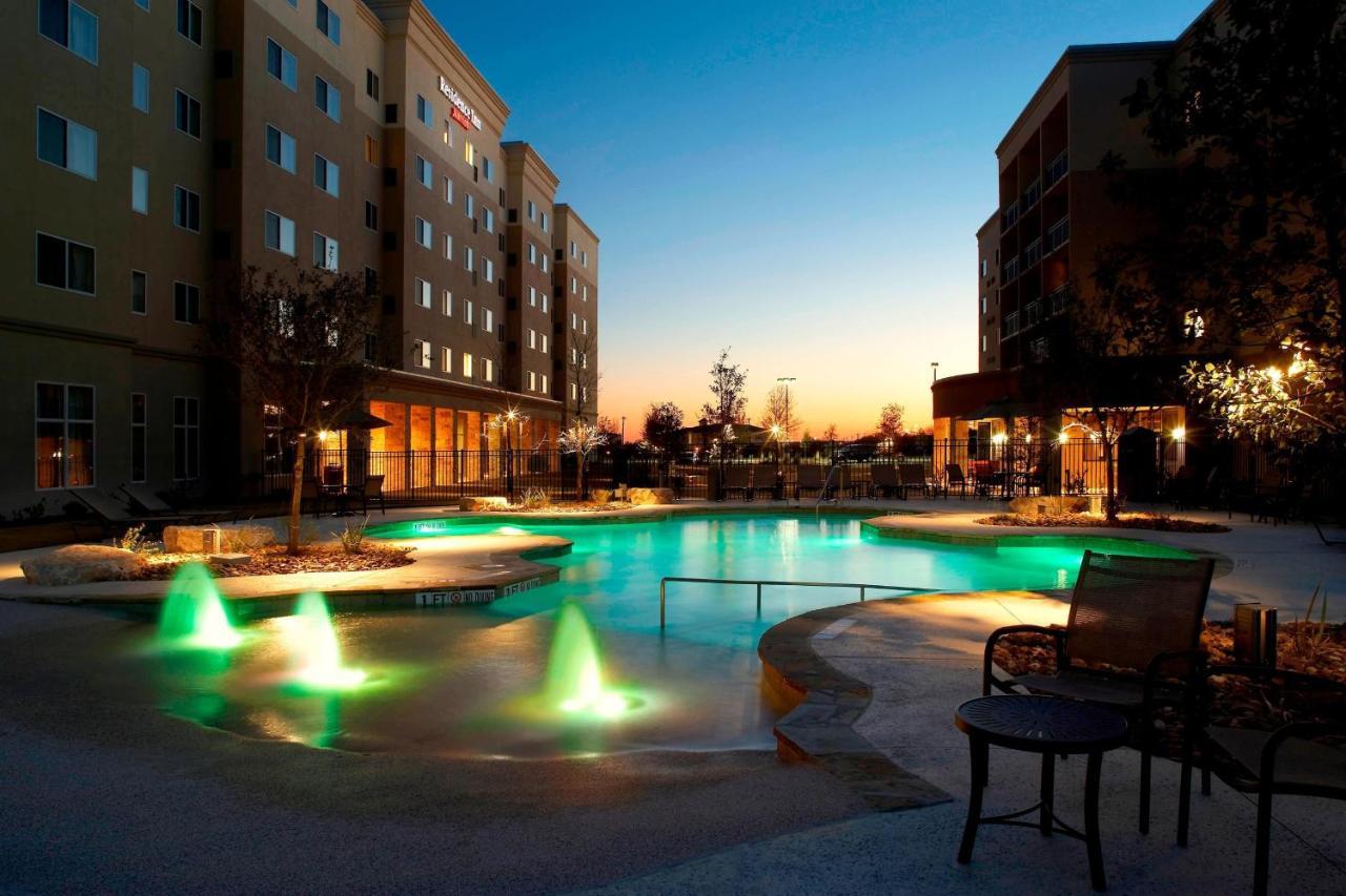 Residence Inn By Marriott San Antonio Six Flags At The Rim Exteriör bild